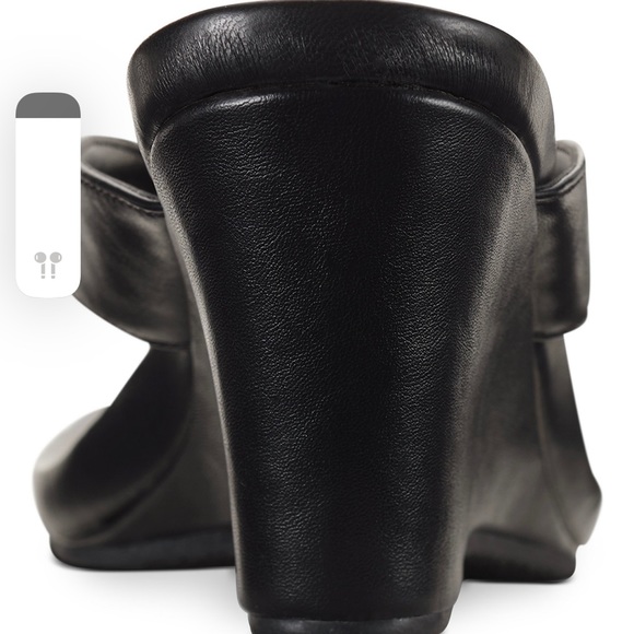 Chicklet Wedge Thong Sandals - Picture 5 of 5